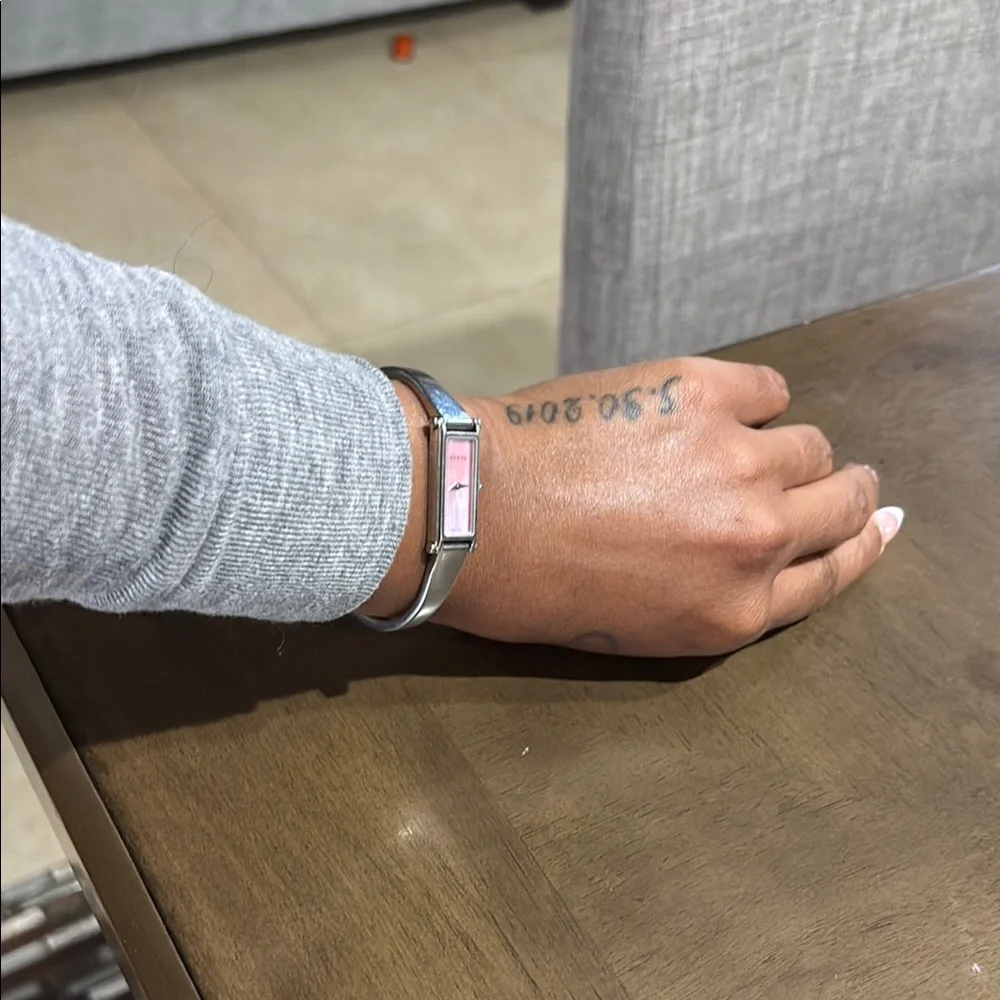 Gucci Silver and Pink Women's Watch - Picture 4 of 4